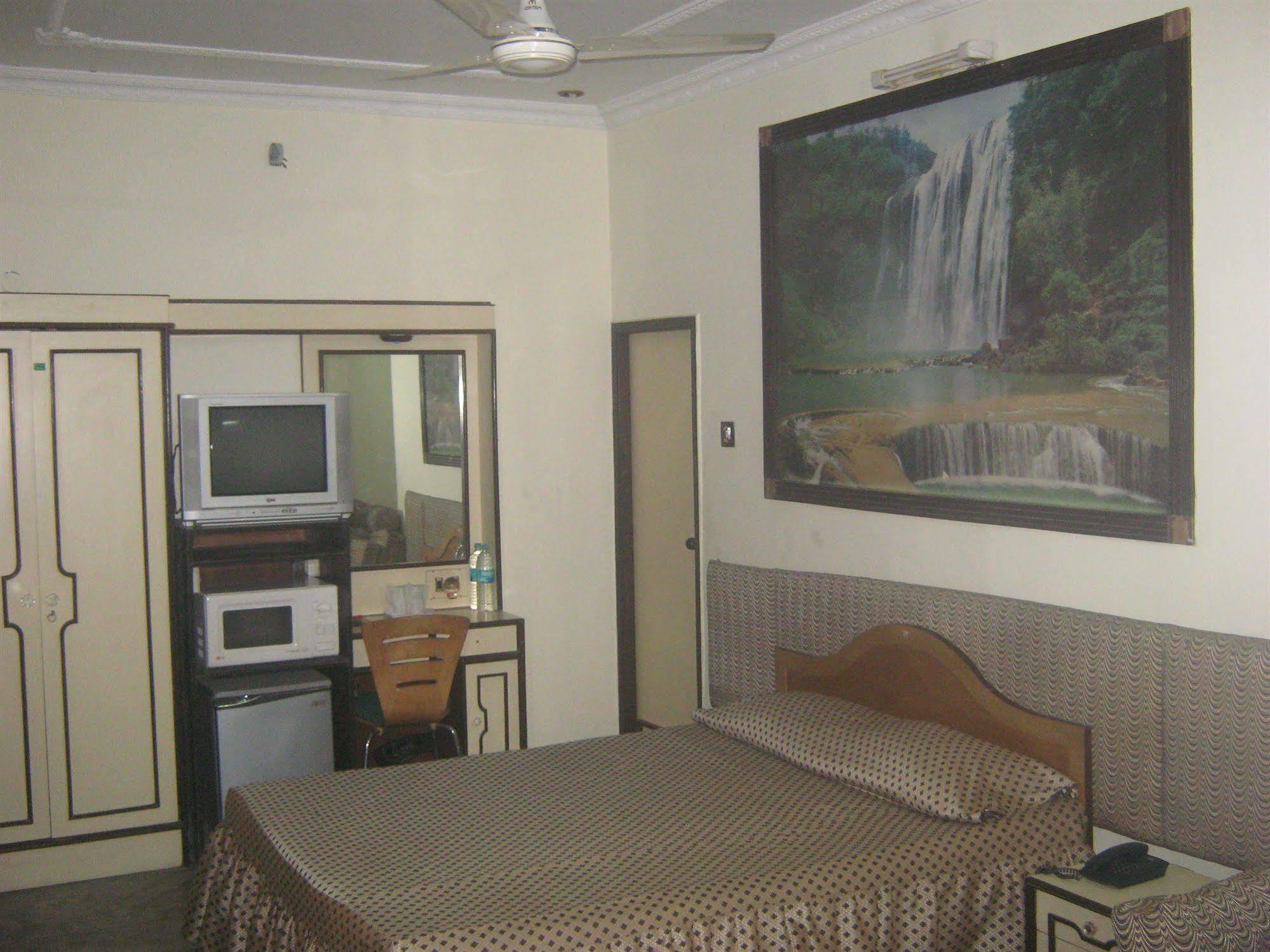 Shila International Hotel Kolkata Exterior photo